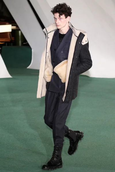 Look 17